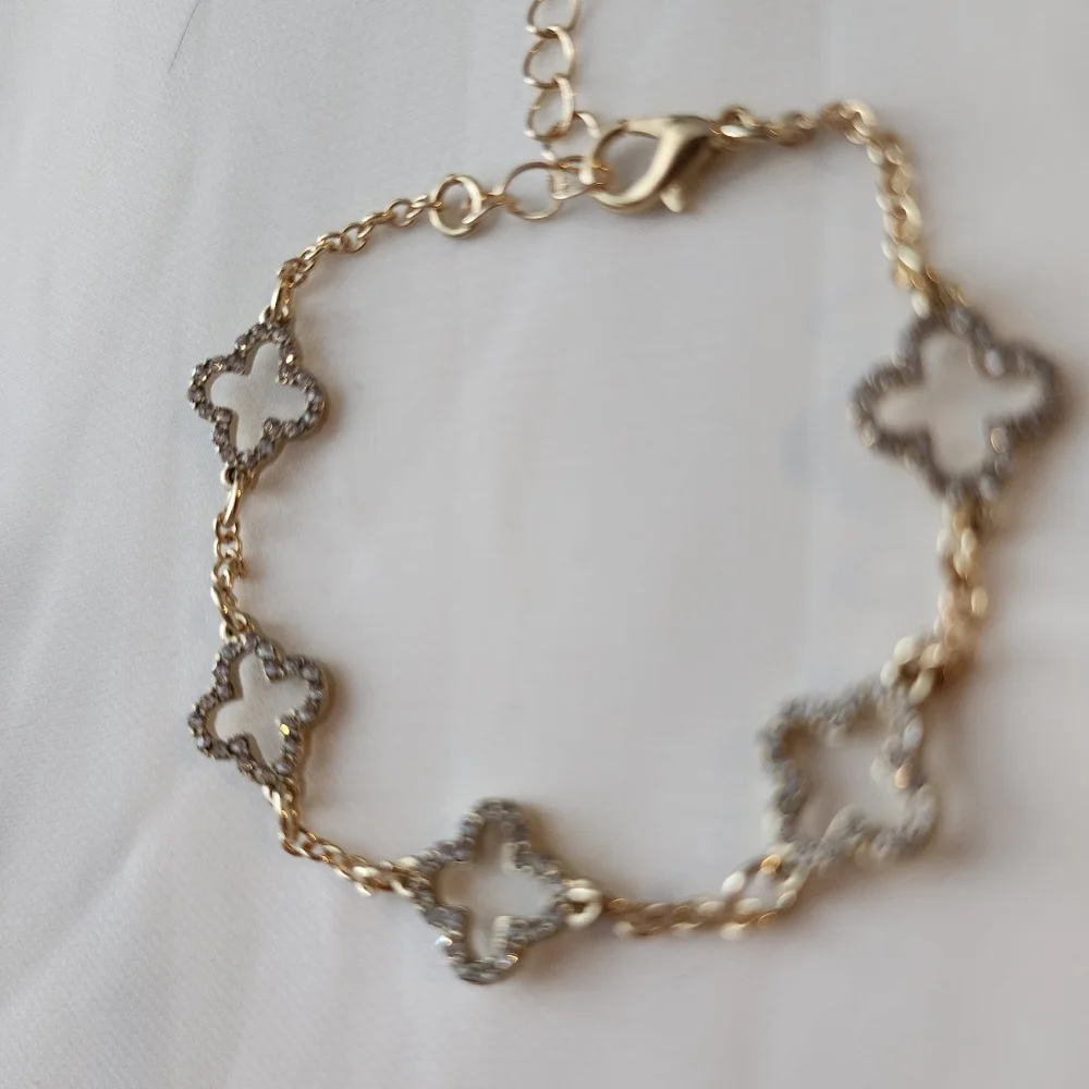 4-Leaf Clover Flower Bracelet Adjustable Cutout Gold-tone Clear Rhinestone